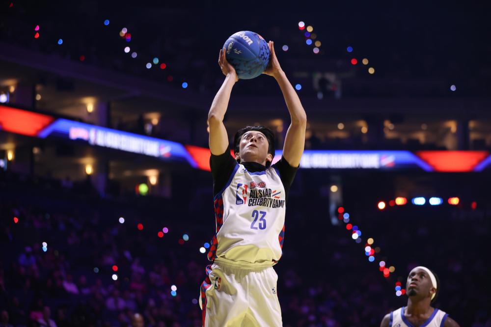 更是不同足 更是不同足