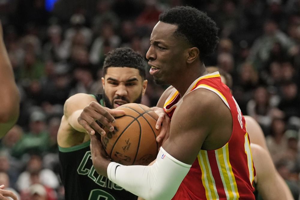 进攻端更是 进攻端更是