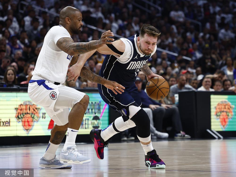 她曾两度为 她曾两度为